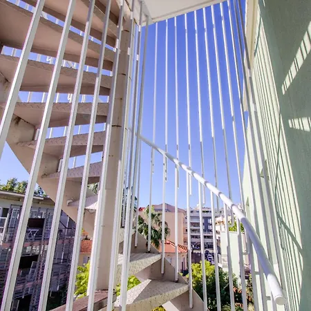 Mistral - 3 Chambres, Piscine, Rooftop, Climatisation Et Parking Antibes